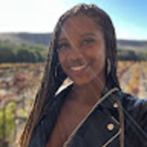 Meet your Posher, Yanet